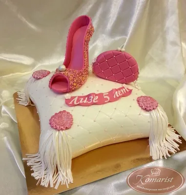 Женский торт с туфелькой с доставкой по Москве Торты для Женщин  Производство тортов на заказ - Fleurie