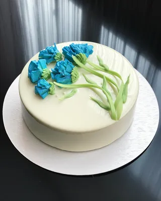 Роскошный десерт – торт с васильками