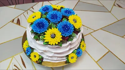 Превосходное фото торта с васильками в различных форматах