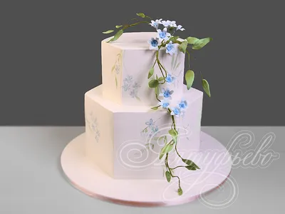 Вкусный и ароматный десерт – торт с васильками