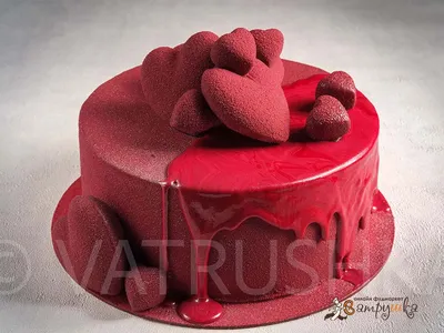 Фотография торта сердечной формы на бесплатной загрузке