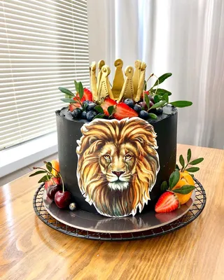 Чёрный торт со львом и ягодами — https://sabicake.ru