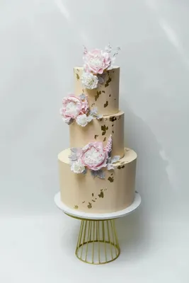 Классический свадебный торт от кондитерского дома «Supercakes».