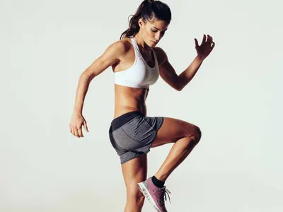 Тренировка ног в тренажерном зале для женщин, комплекс упражнений на ноги |  Блог Spirit. Fitness