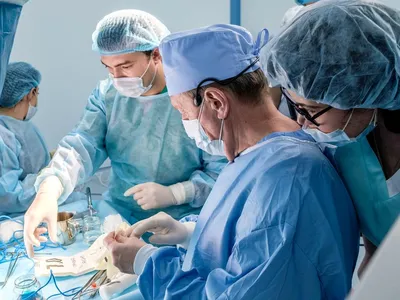 Удаление анальной анальной трещины - операция по иссечению