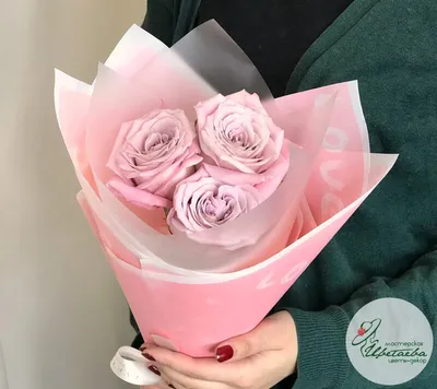 Букет из 3 красных роз 50 см - купить в Москве по цене 890 р - Magic Flower