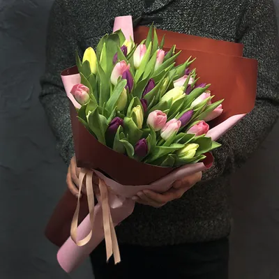 Букет из 3 тюльпанов в пленке – купить с доставкой в Москве. Цена ниже!