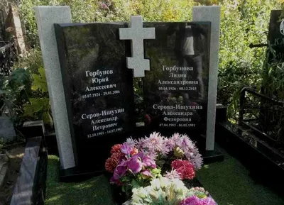 Памятник на троих из гранита в Минске, образцы цены тройных памятников