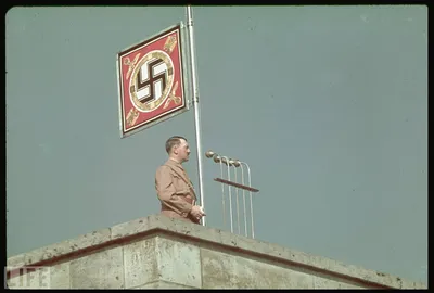 Парады Третьего Рейха. Редкие цветные снимки