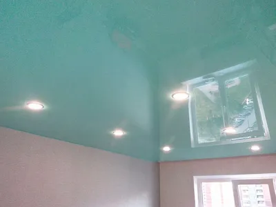 Зеленые натяжные потолки в интерьере, зеленый натяжной потолок на фото, цены
