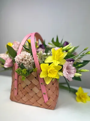Цветы в корзине 028 - купить с доставкой в Самаре в интернет-магазине  «Букет Юг»