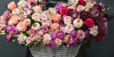 Купить Композиция в корзинке «Нежный импульс» с доставкой в Томске -  Городские цветы