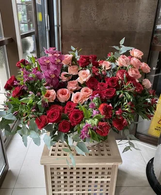 Букет онлайн. Купить цветы и букеты с доставкой по Москве.