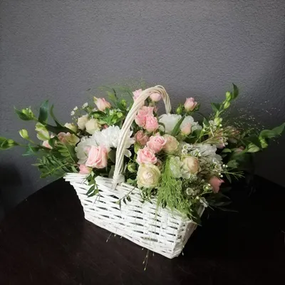 Корзины с цветами в интернет-магазине «Цветотека» | Купить корзину цветов с  доставкой по СПб и Ленинградской области