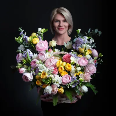 Цветы в корзине купить в Минске – букет в корзине 💐 От 77 рублей