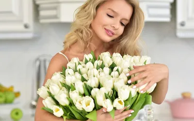 Цветы для девушки, женщины в подарок: какой букет лучше подарить в знак  любви, как выбрать