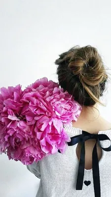 Красивый букет цветов для девушки из роз и пионов - заказать и купить за 5  250 ₽ с доставкой в Москве - партнер «ЦВЕТОЧКИ»