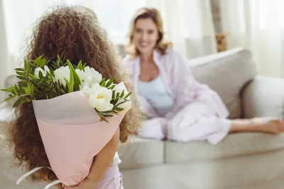 Какие цветы подарить маме на день рождения | блог RoseMarkt