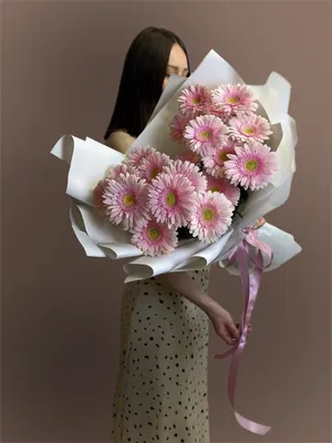 Купить Цветы в коробке «Для мамы» с доставкой в Омске - магазин цветов Трава