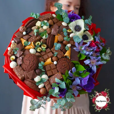 Шоколадные розы 37 роз в шляпной коробке из бельгийского шоколада -  Доставкой цветов в Москве! 53777 товаров! Цены от 487 руб. Цветы Тут