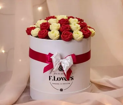 Купить съедобный шоколадный букет из 51 шоколадной розы по доступной цене с  доставкой в Москве и области в интернет-магазине Город Букетов