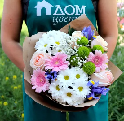 Букет на 1 сентября из хризантем В школу купить недорого, доставка -  магазин цветов Абари в Омске