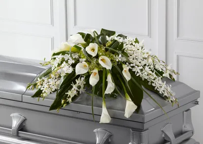 Цветы на похороны - купить живой букет женщине с доставкой в Москве -  заказать в интернет-магазине flavoshop.com