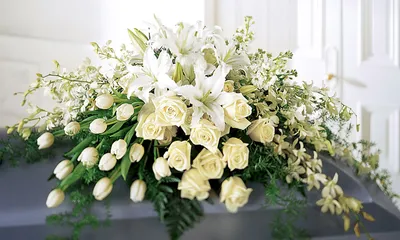 Какие цветы приносят на похороны? Выбор траурного букета