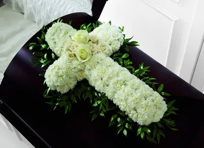 Какие цветы покупают на похороны | Сколько цветов принести на могилу
