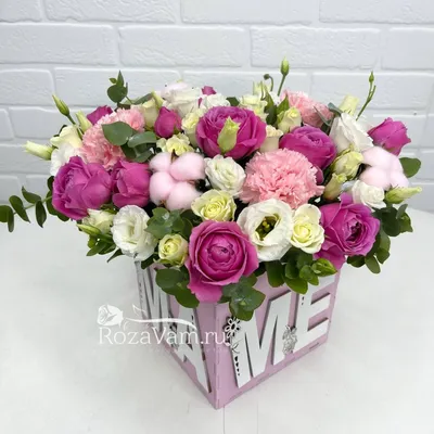 Розовые розы в шляпной коробке по низкой цене в СПб.
