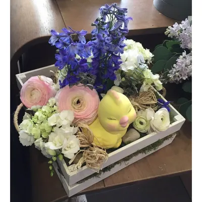 Букет комнатных роз в деревянной шляпной коробке купить с доставкой по  Санкт-Петербургу по выгодной цене в интернет-магазине цветов VanRose