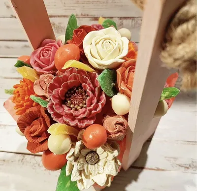 красивый букет роз в деревянной коробке на белом :: Стоковая фотография ::  Pixel-Shot Studio
