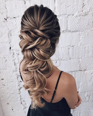 Прически на выпускной на длинные волосы 2019 | Long hair styles, Braids for  long hair, Classic wedding hair