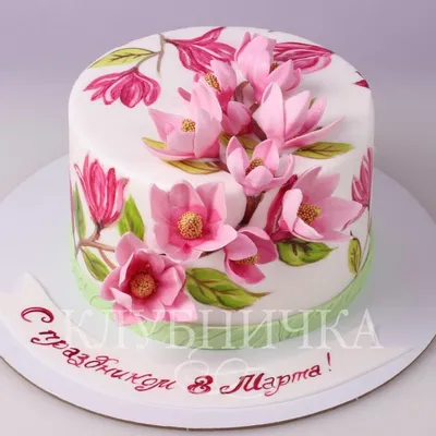 Украшение тортов к 8 марта: нежные бутоны и цветы