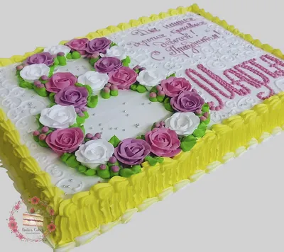 Изображение торта с лавандовыми розами и ароматной мятой