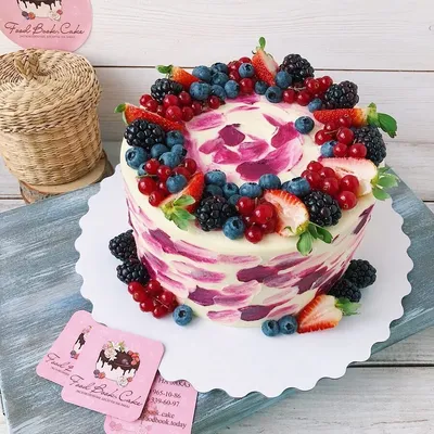 Фото торта с фруктами в качестве фона