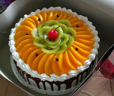 Украсить торт фруктами: фотография в формате jpg