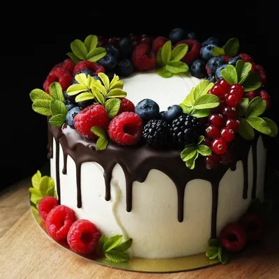 Фото торта с фруктами в качестве фона для дизайна
