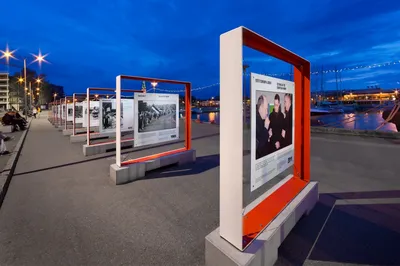 Уличные фотостенды — Выставочная группа KIOSK