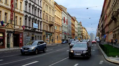 Кварталы И Улицы Праги На Малой Стране (Малостранские Праги). Район Города  Прага, Чешская Республика, И Один Из Его Самых Исторических Регионов.  Чешская Республика. Фотография, картинки, изображения и сток-фотография без  роялти. Image 50392982