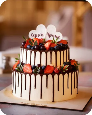Погрузитесь в мир изысканных свадебных тортов на фото