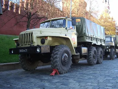 Купить масштабную модель грузовика Урал 4320-31 бортовой с тентом  (камуфляж), масштаб 1:43 (SSM)
