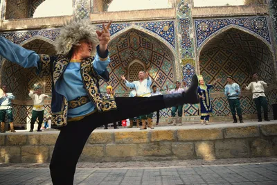 Фото Узбекский танец в высоком разрешении и различных форматах