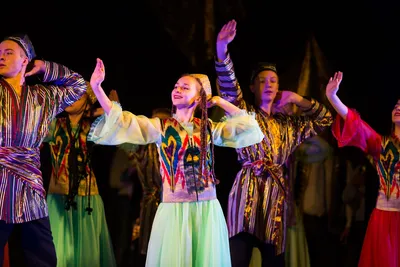 Фото Узбекский танец: скачать бесплатно в различных форматах