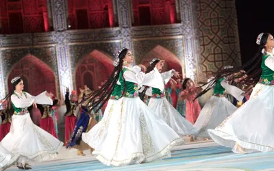 Фон Узбекский танец: обои для рабочего стола