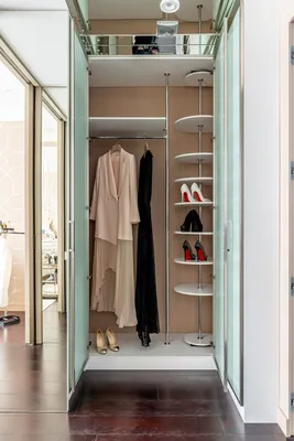 Узкая и длинная гардеробная комната по индивидуальным размерам недорого