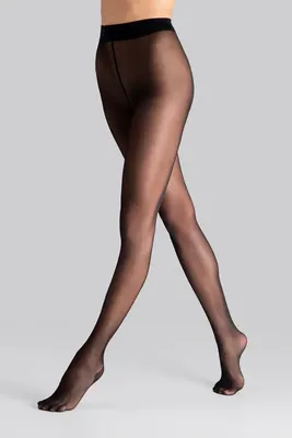 Ноги ` S женщины в черных колготках Стоковое Фото - изображение  насчитывающей бобра, женщина: 88203794