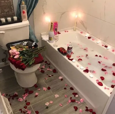 Нежно розовая ванна с розами» — создано в Шедевруме