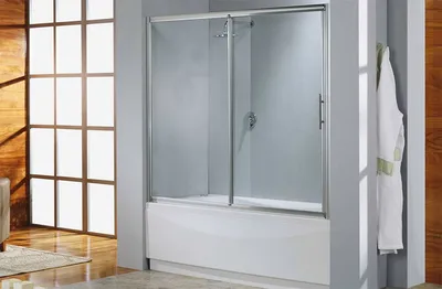 Преимущества и недостатки пластиковых и стеклянных шторок для ванной