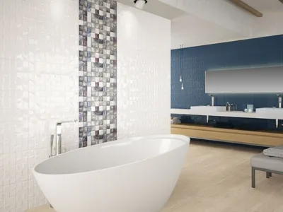 Голубая мозаика в интерьере ванной комнаты